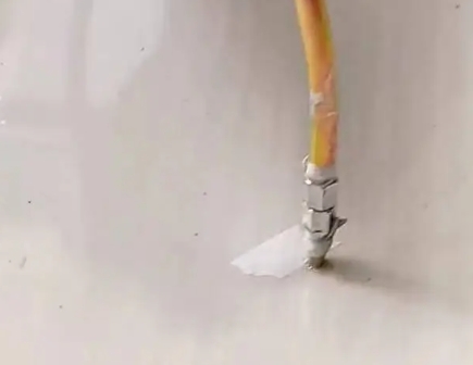 远安瓷砖空鼓维修公司专业解答在瓷砖铺贴过程中，如果使用的砂料过粗（如全部使用了粗砂），可能会导致以下问题