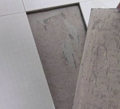远安瓷砖空鼓维修公司分享瓷砖铺贴时如果打浆（即涂抹在瓷砖背面和基层上的砂浆或瓷砖胶）过少，会带来以下问题